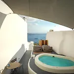 Pura Vida Cave House *
