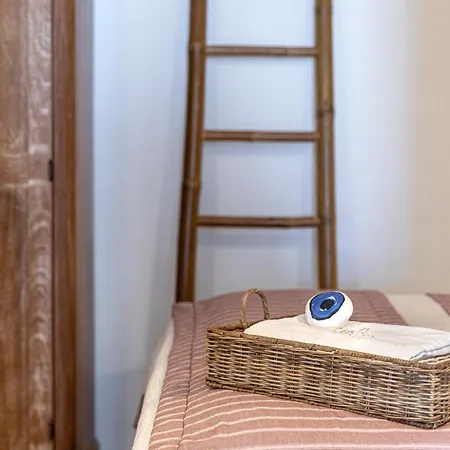 Pura Vida Cave House *