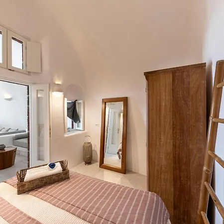 Pura Vida Cave House