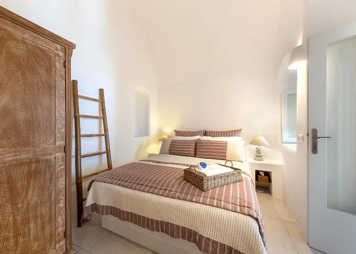 Pura Vida Cave House Imerovigli (Santorini)