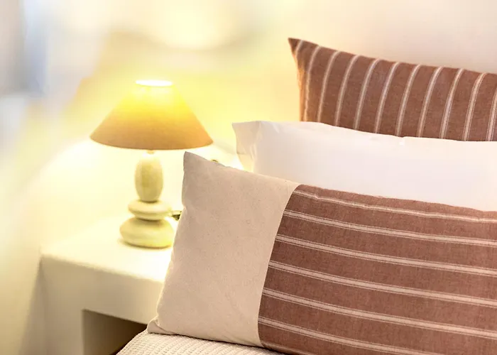 Pura Vida Cave House Imerovigli (Santorini)