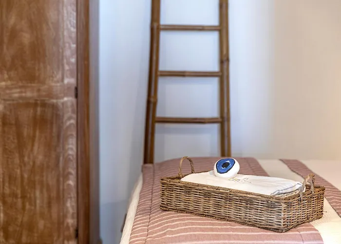 Pura Vida Cave House *