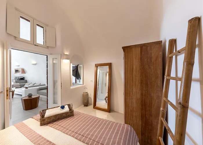 Pura Vida Cave House